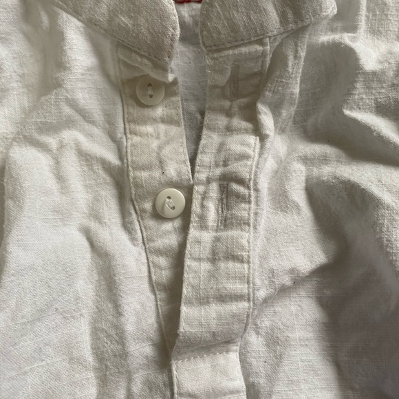 🌸3/$10🌸 white linen shirt with buttons - Picture 2 of 3